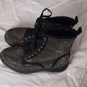 Madden Girl Lace Up Side Zip Studded Boots Size 8.5M  Like New.